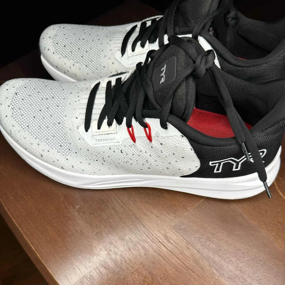 TYR Black and White Athletic Shoes Lightweight Performance - Picture 4 of 4